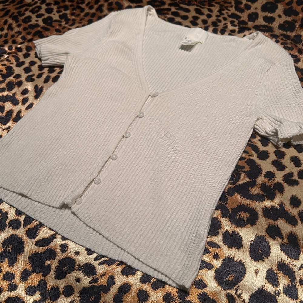 H&M Cream Ribbed Button Down Crop Top - Picture 2 of 6